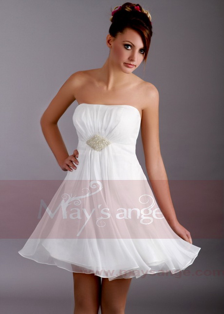 Femme robe blanche