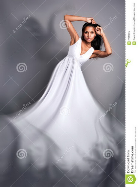 Femme robe blanche