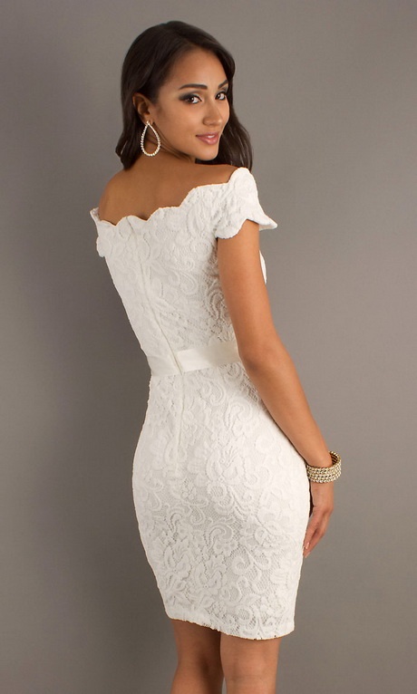 Robe blanche en dentelle