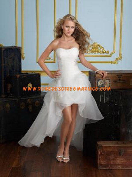 Robe de mariée courte avec traine