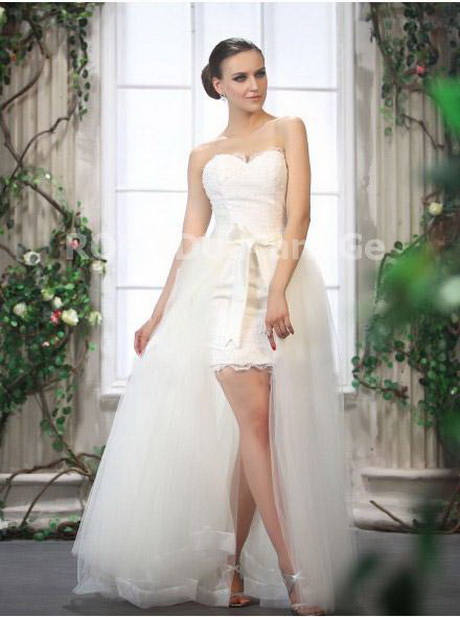 Robe de mariée courte avec traine