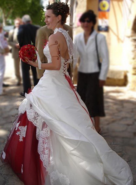 Robe de mariee rouge et blanche