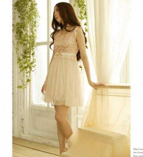 Robe en dentelle beige