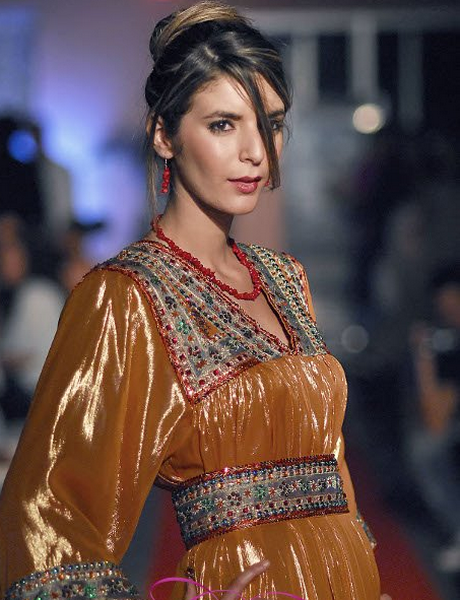 Robe kabyle avec broderie