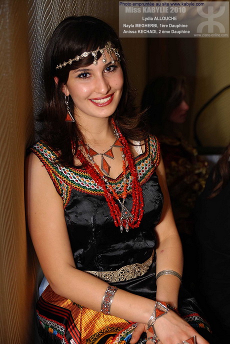 Robe kabyle traditionnelle 2015
