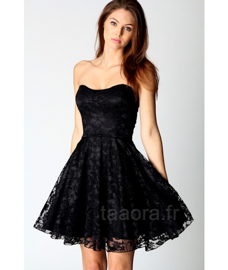 Robe noire et dentelle