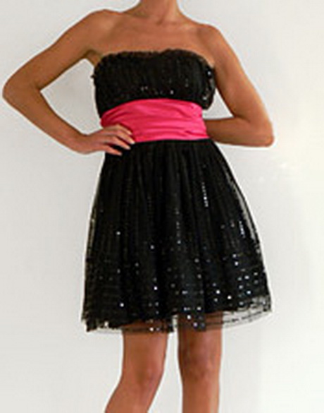 ... et ruban rose en location. Robe bustier en sequins noirs et ruban rose