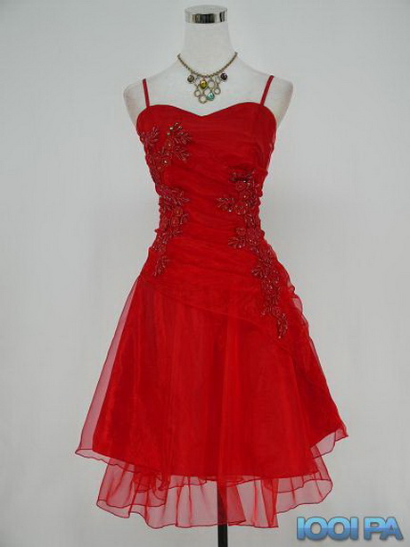 Robe rouge courte