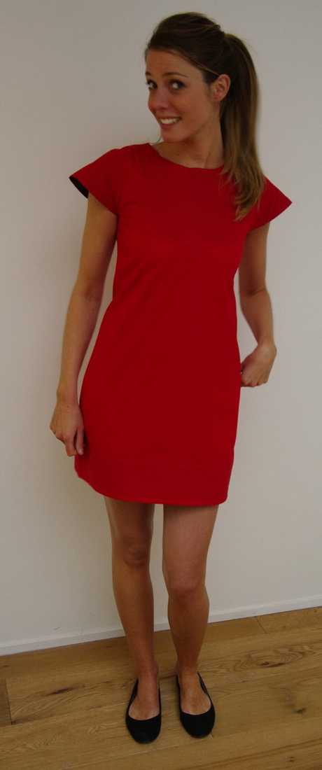 Robe rouge courte