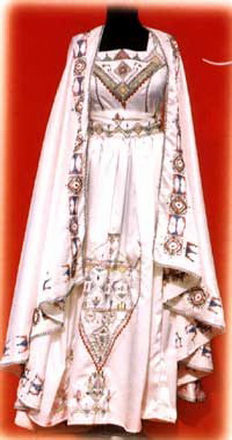 Robes kabyle brodées