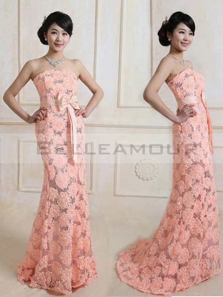 Robe en dentelle rose