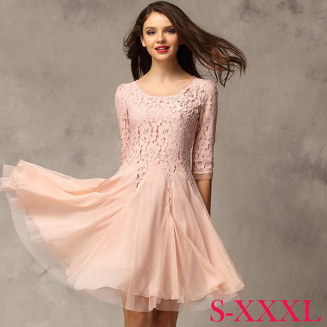 Robe en dentelle rose