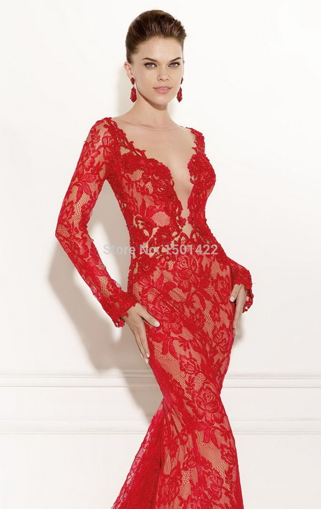 Robe rouge avec dentelle