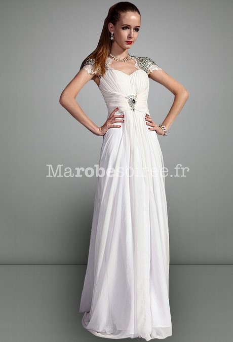 Robe blanche fluide longue