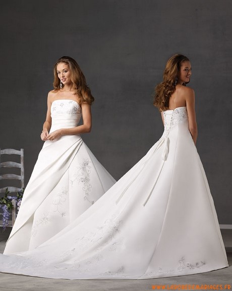 Robe de mariée avec longue traine