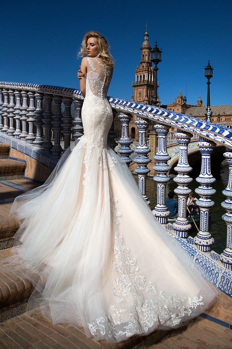 Robe de mariée avec longue traine