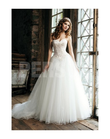 Robe de mariée avec longue traine