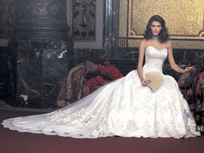 Robe de mariée avec traine longue