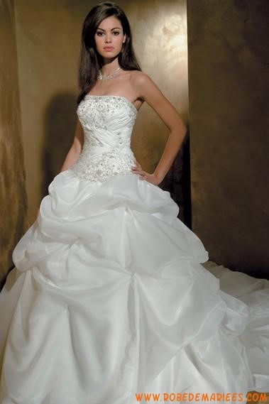 Robe de mariée avec traine longue