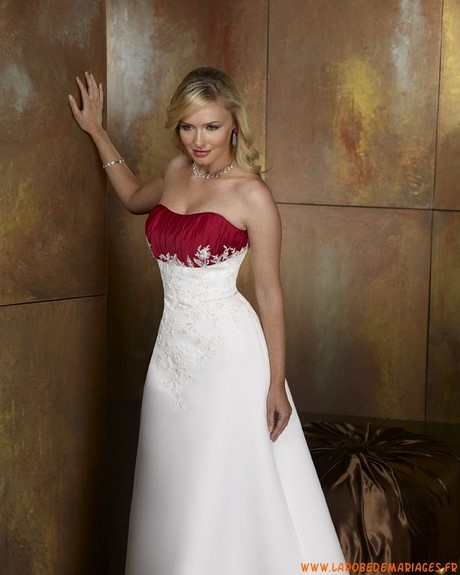 Robe de mariée blanche et rouge