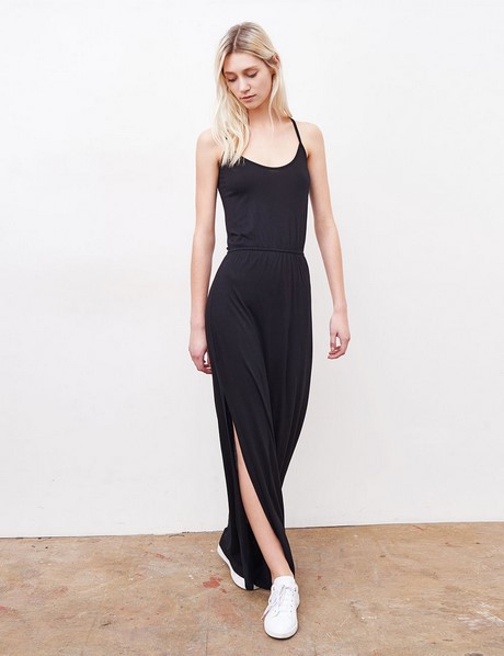 Robe longue noire fendue sur le cote