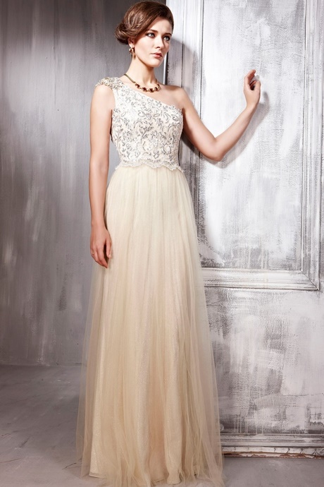 Robe longue beige de soiree