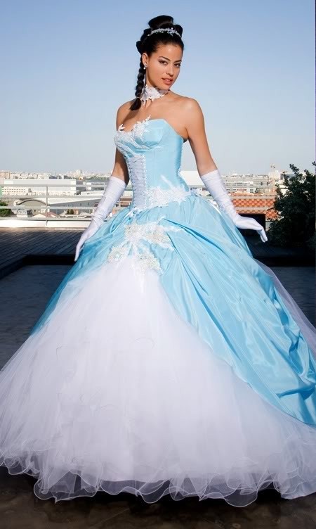 Robe mariée blanche et bleu