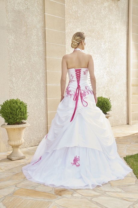 Robe de mariée en couleur 2021