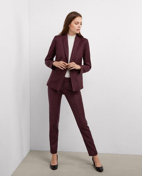 Tailleur jeune femme