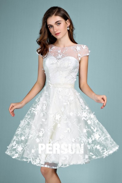 Jolie robe blanche courte