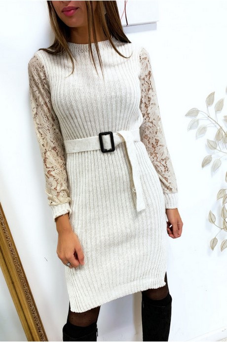 Robe beige avec dentelle