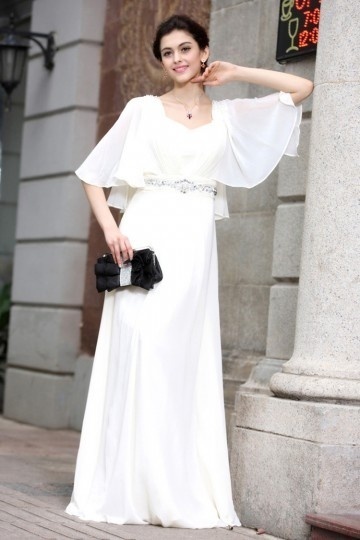 Robe blanche avec manche courte