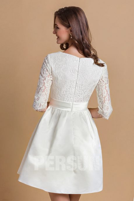 Robe blanche avec manche courte