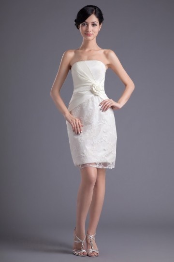 Robe bustier en dentelle blanche