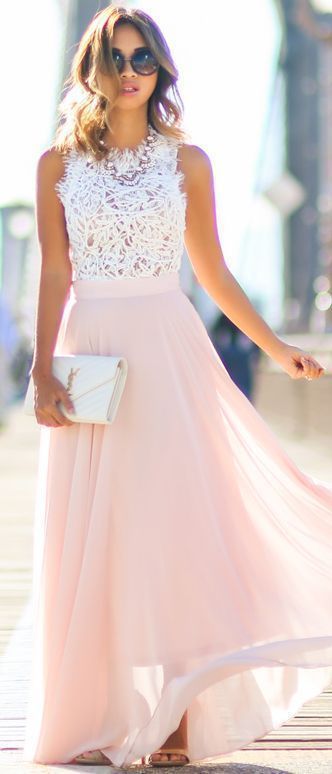 Robe longue rose pale dentelle