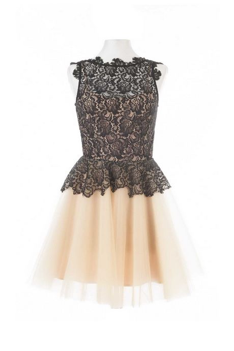 Robe rose avec dentelle noire