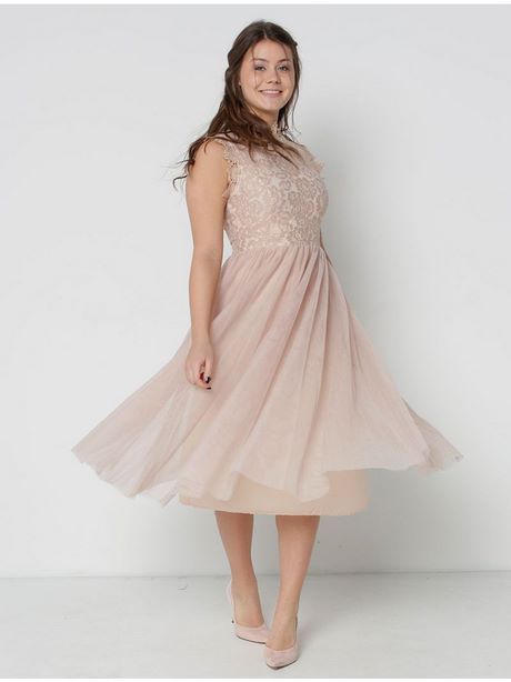 Robe rose avec dentelle noire