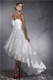 Robe de mariée asymétrique