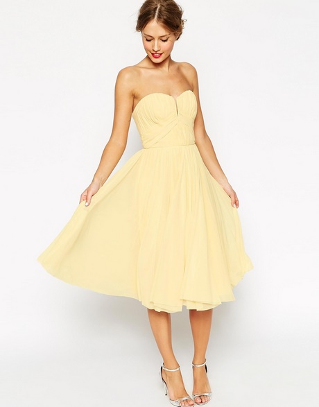 Robe jaune pastel