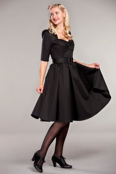 Robe noire année 60