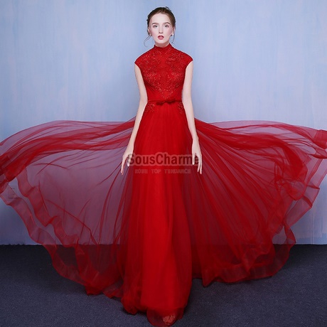 Robe rouge dentelle dos nu