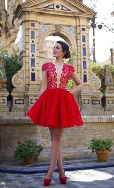 Robe rouge dentelle dos nu