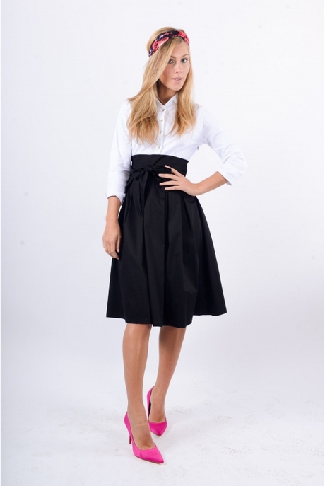 Robe noire et blanche longue