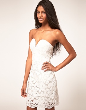 Robe blanche bustier dentelle