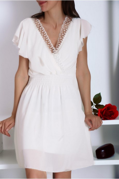 Robe blanche dentelle decollete