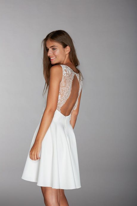 Robe blanche dentelle dos nu