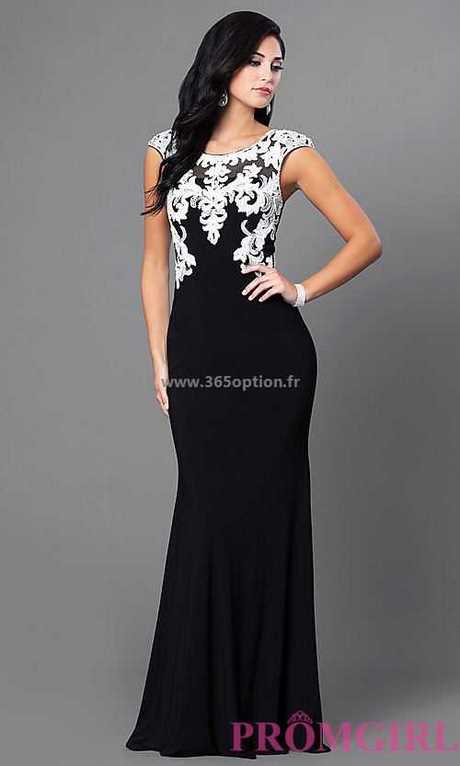 Robe blanche et noir dentelle