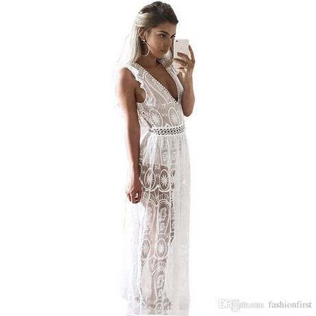 Robe blanche longue en dentelle