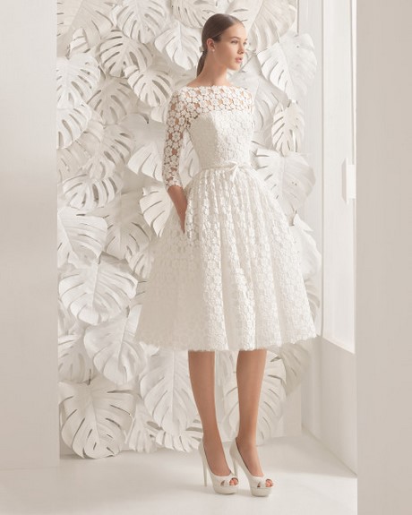 Robe blanche mi longue dentelle