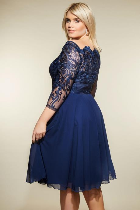 Robe bleu a dentelle